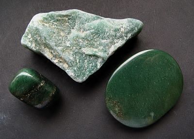 pietra di cristallo di giada verde grezza pietra grezza 228,50 ct sciolto GEMHUB pietra naturale di giada verde grezza