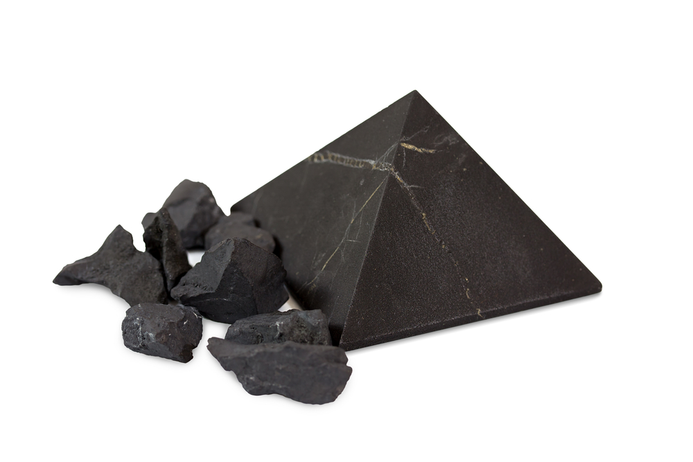 Shungite Pietre Color cristallo nero lucido naturale Garantito Authentic Stone per la purificazione dellacqua rendendo lacqua Shungite e la guarigione naturale 5 pietre 1-3 cm in media Medio 